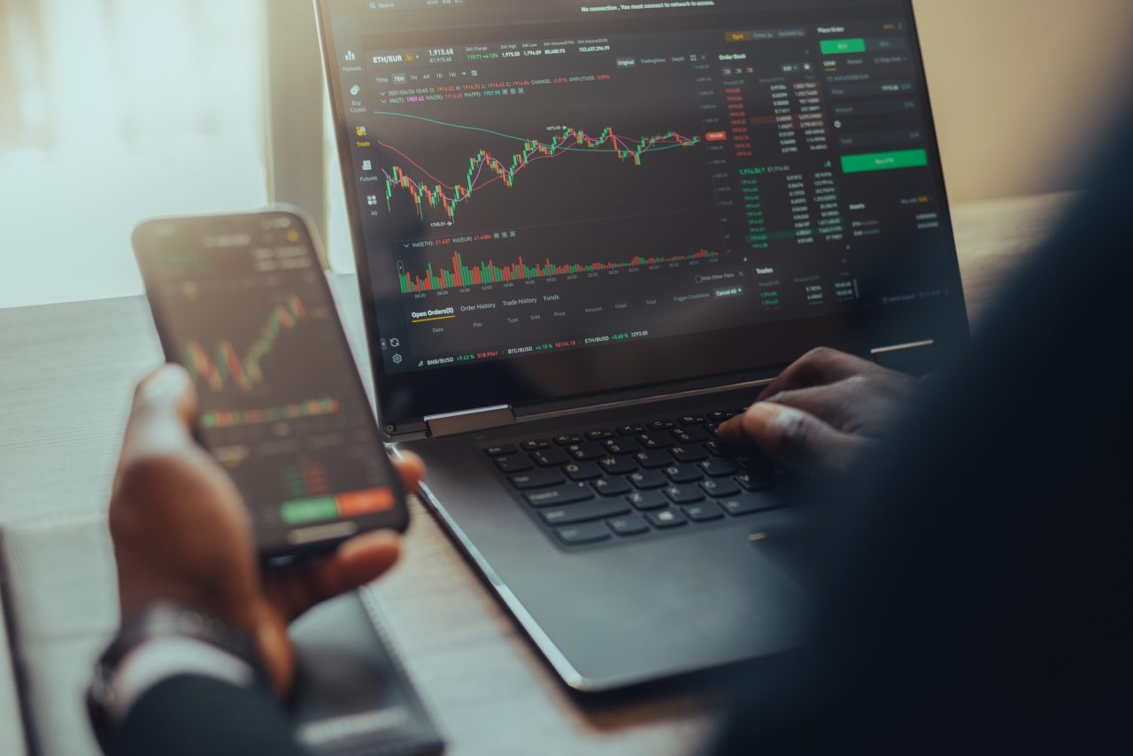 online-trading-crypto-currency.jpg